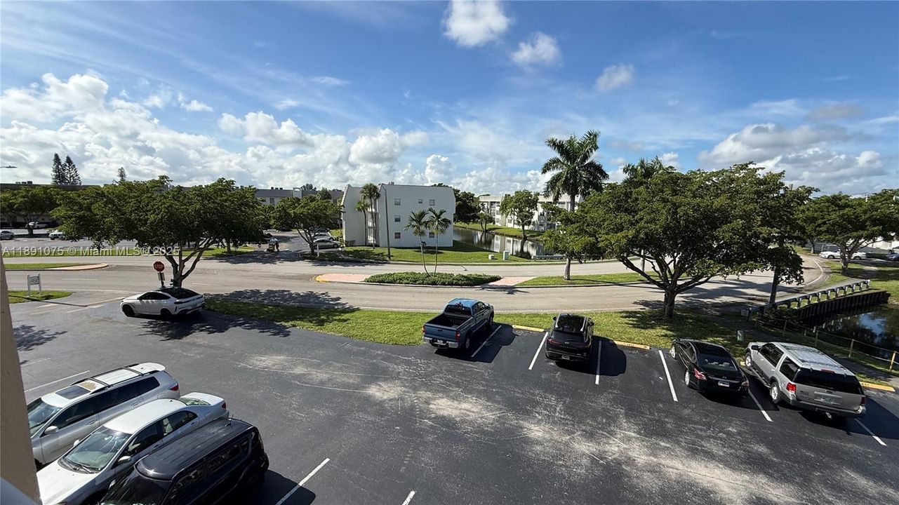 Active With Contract: $1,600 (2 beds, 2 baths, 850 Square Feet)