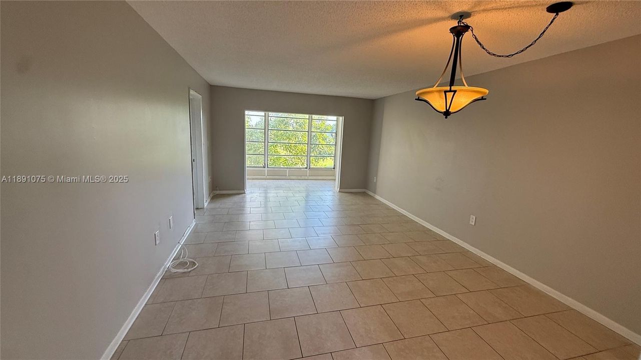 Active With Contract: $1,600 (2 beds, 2 baths, 850 Square Feet)