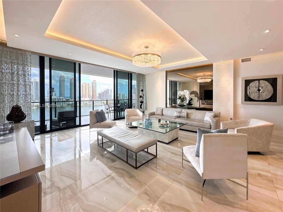 Active With Contract: $3,150,000 (3 beds, 4 baths, 2956 Square Feet)