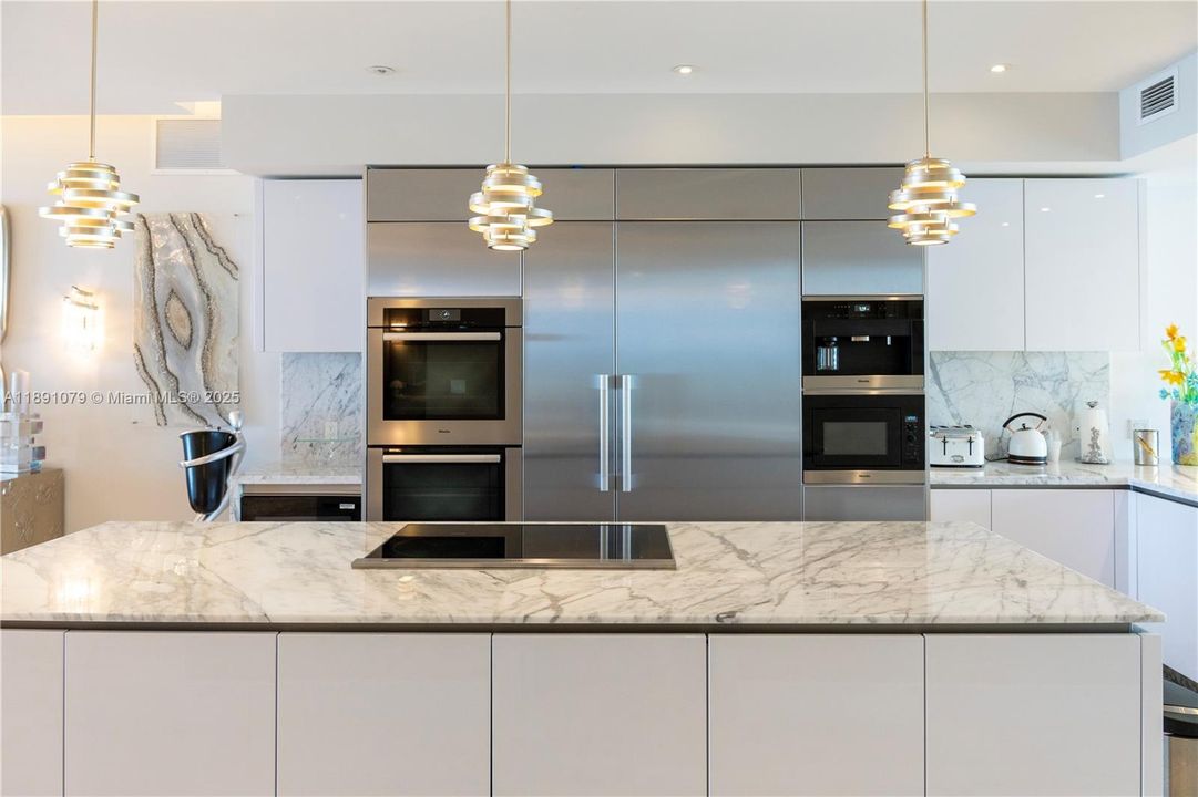 Active With Contract: $3,150,000 (3 beds, 4 baths, 2956 Square Feet)