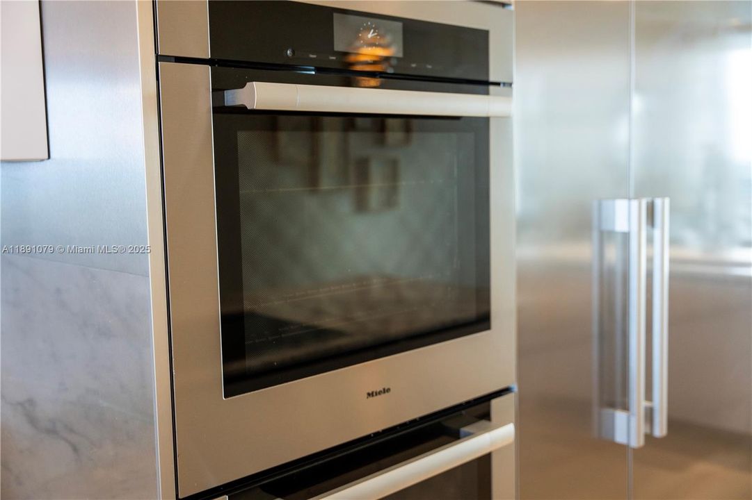 Active With Contract: $3,150,000 (3 beds, 4 baths, 2956 Square Feet)