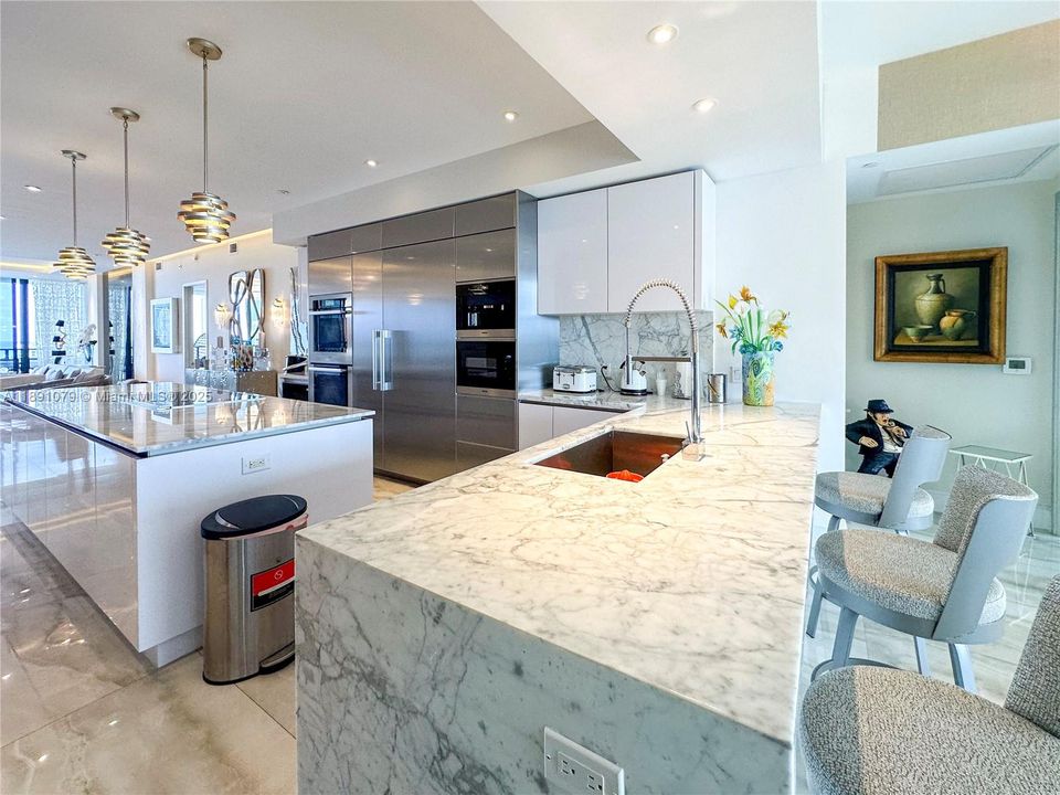 Active With Contract: $3,150,000 (3 beds, 4 baths, 2956 Square Feet)