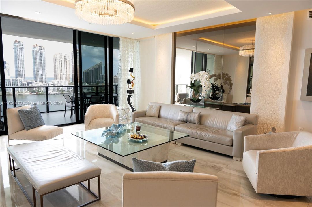 Active With Contract: $3,150,000 (3 beds, 4 baths, 2956 Square Feet)