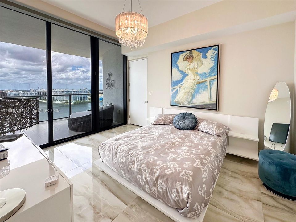 Active With Contract: $3,150,000 (3 beds, 4 baths, 2956 Square Feet)