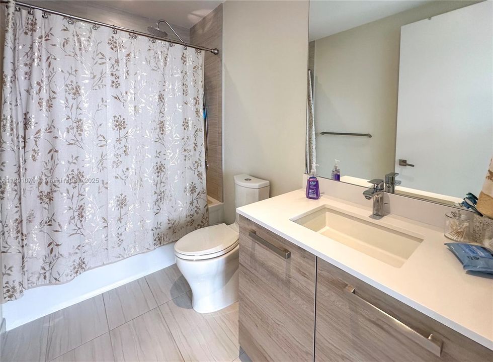 Active With Contract: $3,150,000 (3 beds, 4 baths, 2956 Square Feet)