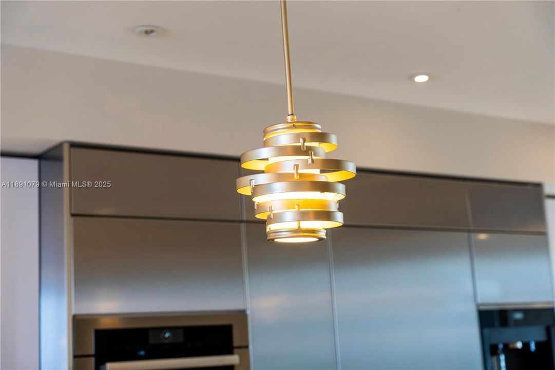 Active With Contract: $3,150,000 (3 beds, 4 baths, 2956 Square Feet)