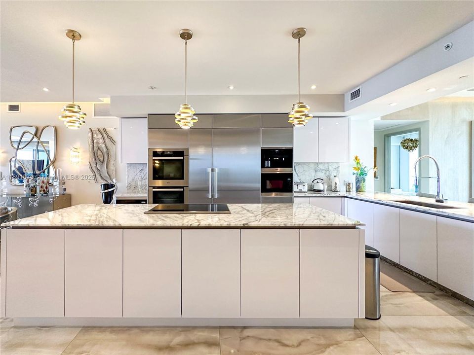 Active With Contract: $3,150,000 (3 beds, 4 baths, 2956 Square Feet)