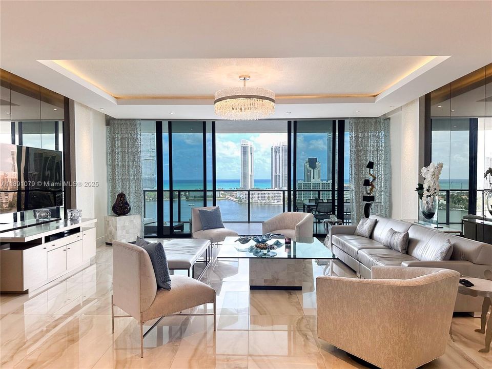 Active With Contract: $3,150,000 (3 beds, 4 baths, 2956 Square Feet)