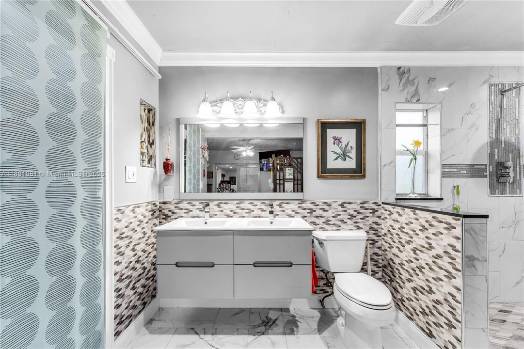 На продажу: $1,100,000 (5 спален, 3 ванн, 2324 Квадратных фут)