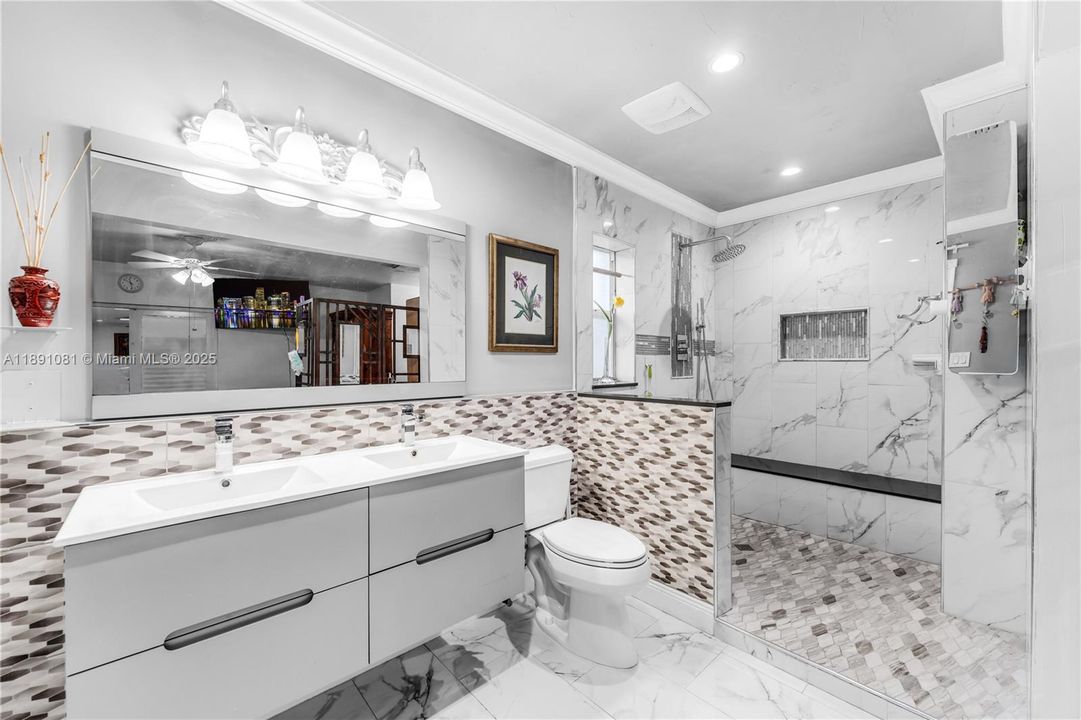 На продажу: $1,100,000 (5 спален, 3 ванн, 2324 Квадратных фут)