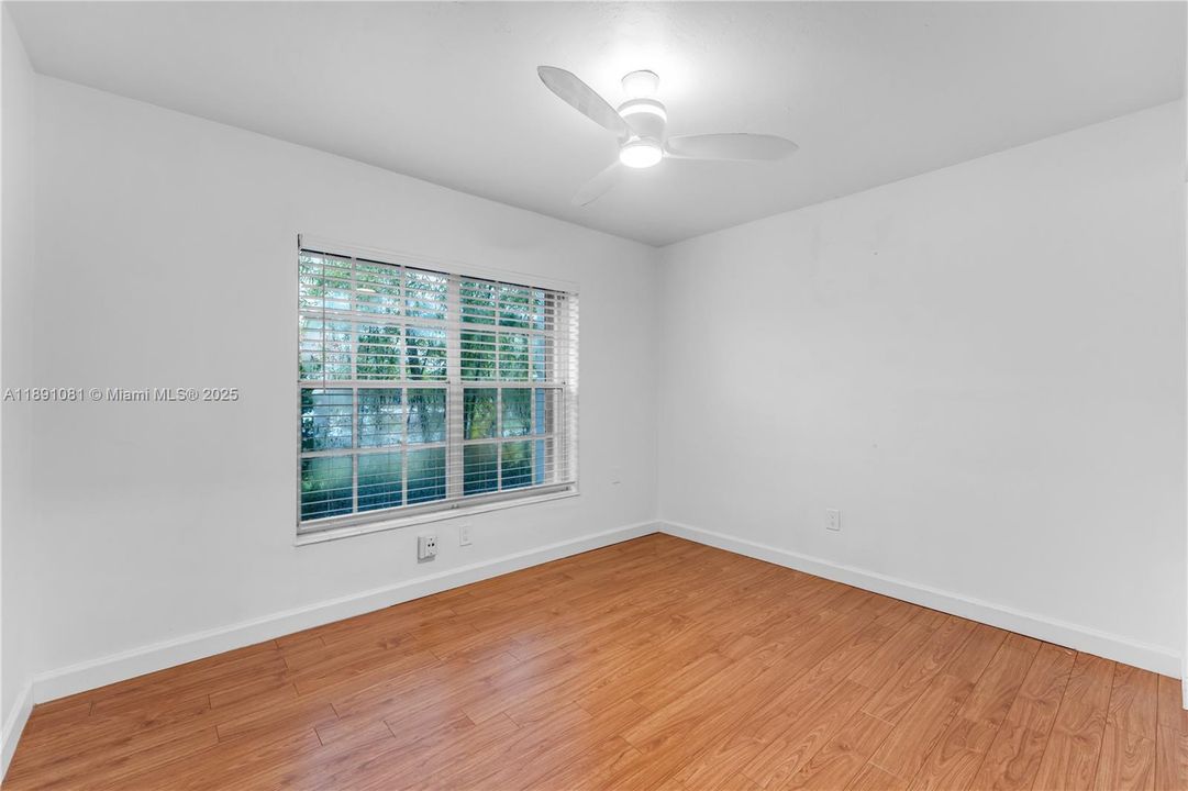 На продажу: $1,100,000 (5 спален, 3 ванн, 2324 Квадратных фут)