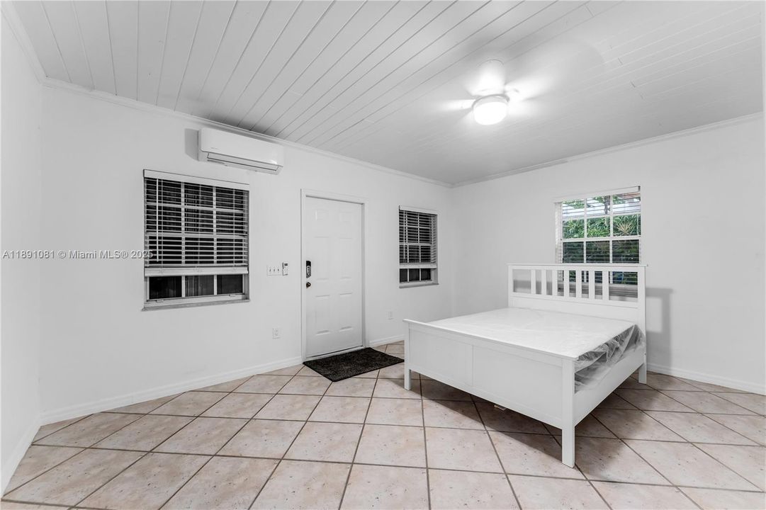 На продажу: $1,100,000 (5 спален, 3 ванн, 2324 Квадратных фут)