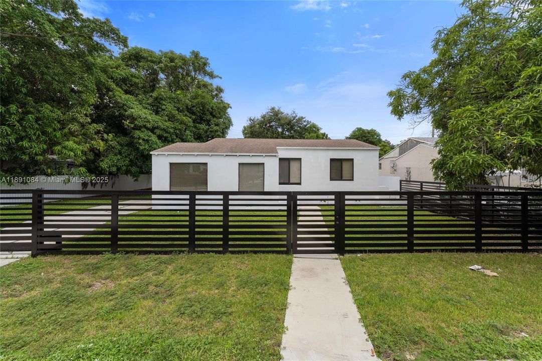 Vendido Recientemente: $714,000 (3 camas, 2 baños, 1202 Pies cuadrados)