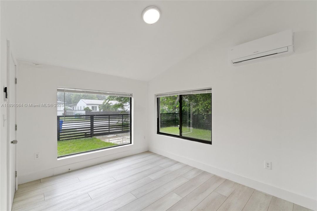 Vendido Recientemente: $714,000 (3 camas, 2 baños, 1202 Pies cuadrados)