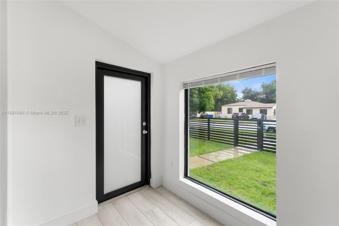 Vendido Recientemente: $714,000 (3 camas, 2 baños, 1202 Pies cuadrados)