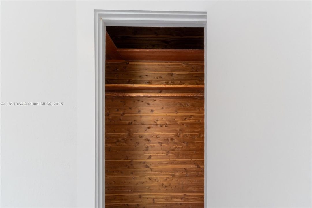 Vendido Recientemente: $714,000 (3 camas, 2 baños, 1202 Pies cuadrados)