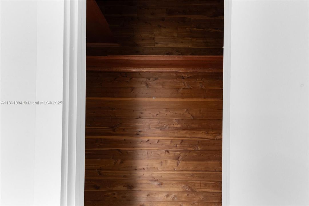 Vendido Recientemente: $714,000 (3 camas, 2 baños, 1202 Pies cuadrados)