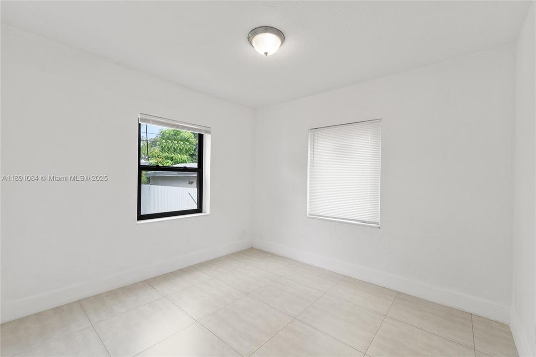 Vendido Recientemente: $714,000 (3 camas, 2 baños, 1202 Pies cuadrados)