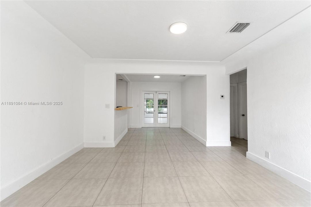 Vendido Recientemente: $714,000 (3 camas, 2 baños, 1202 Pies cuadrados)