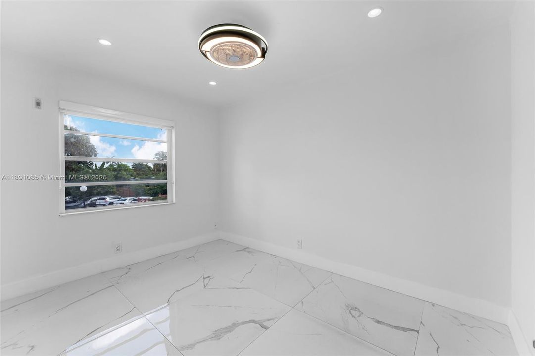 Под контрактом: $299,000 (3 спален, 1 ванн, 952 Квадратных фут)