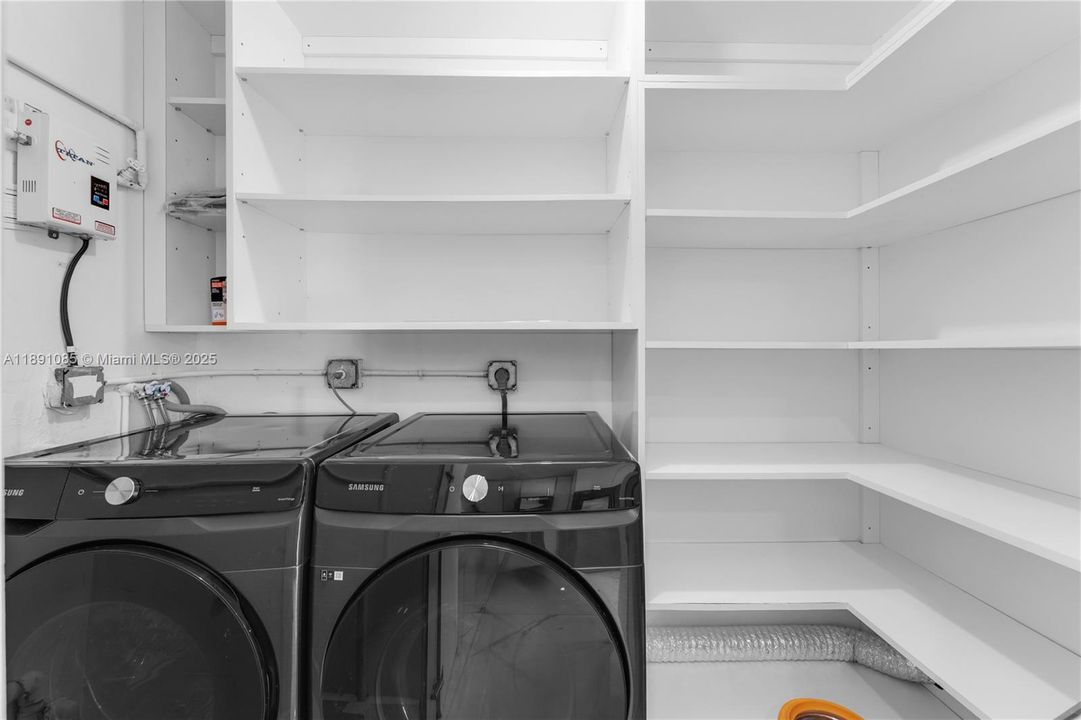 Под контрактом: $299,000 (3 спален, 1 ванн, 952 Квадратных фут)