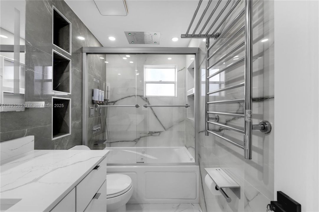 Под контрактом: $299,000 (3 спален, 1 ванн, 952 Квадратных фут)