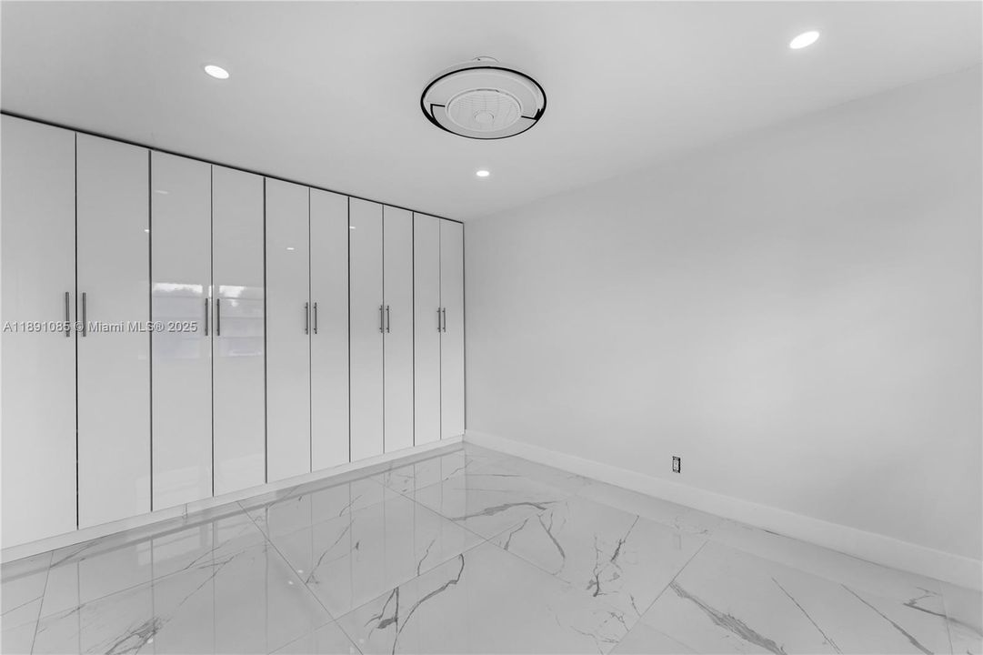 Под контрактом: $299,000 (3 спален, 1 ванн, 952 Квадратных фут)