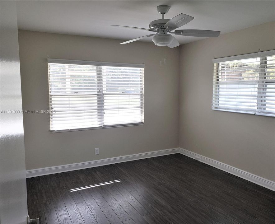 出租: $1,590 (2 贝兹, 1 浴室, 835 平方英尺)