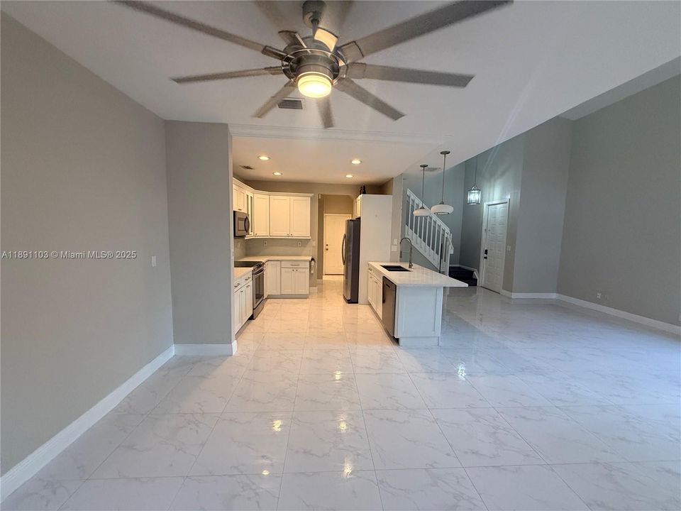 Active With Contract: $3,600 (3 beds, 2 baths, 1623 Square Feet)