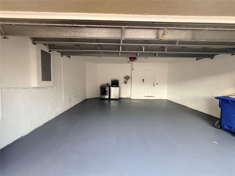 Active With Contract: $3,600 (3 beds, 2 baths, 1623 Square Feet)