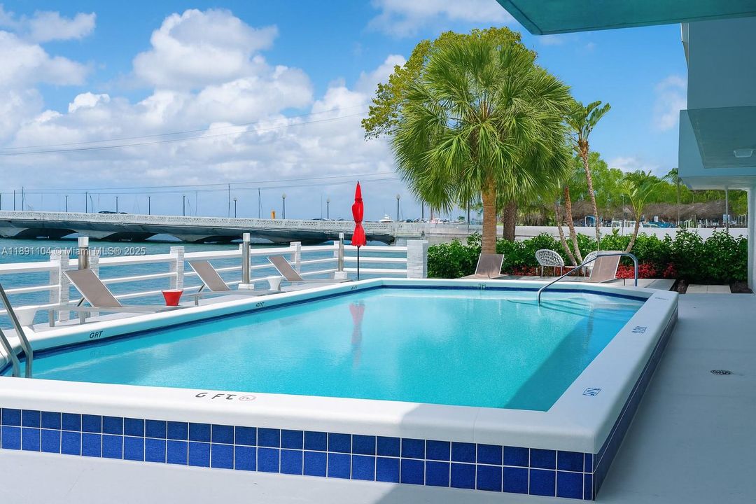 待售: $379,000 (1 贝兹, 1 浴室, 780 平方英尺)