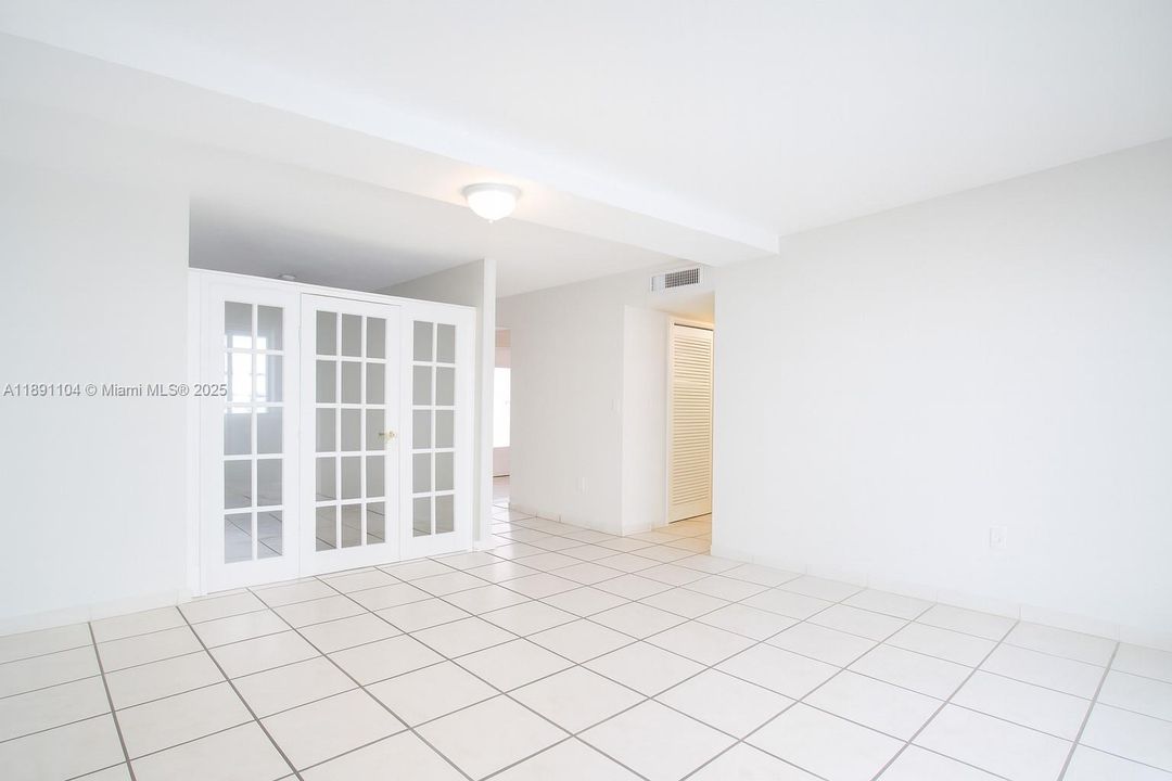 待售: $379,000 (1 贝兹, 1 浴室, 780 平方英尺)