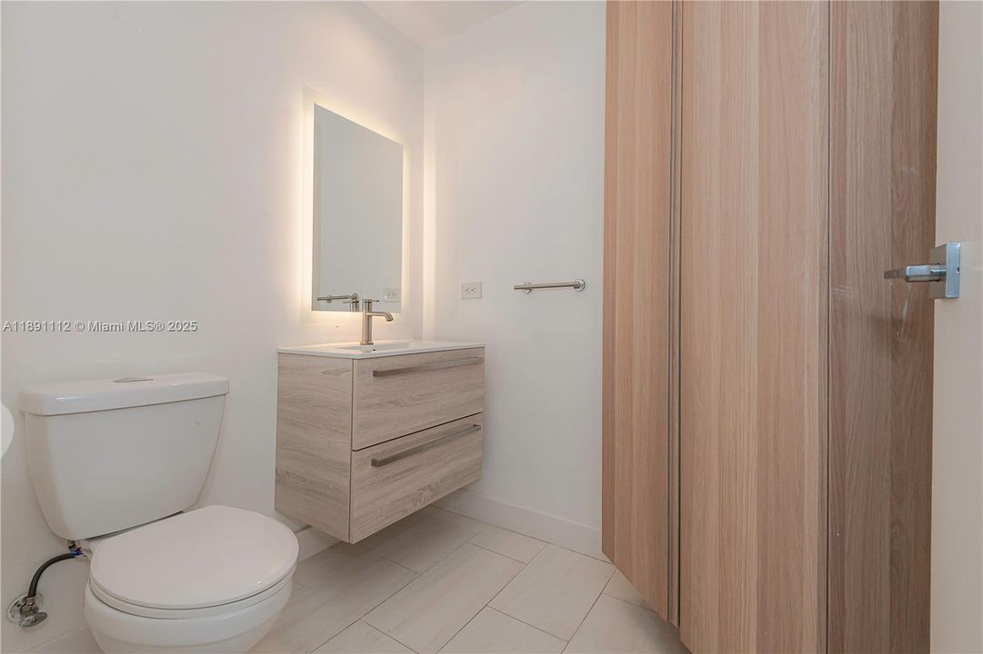 待售: $550,000 (1 贝兹, 1 浴室, 863 平方英尺)