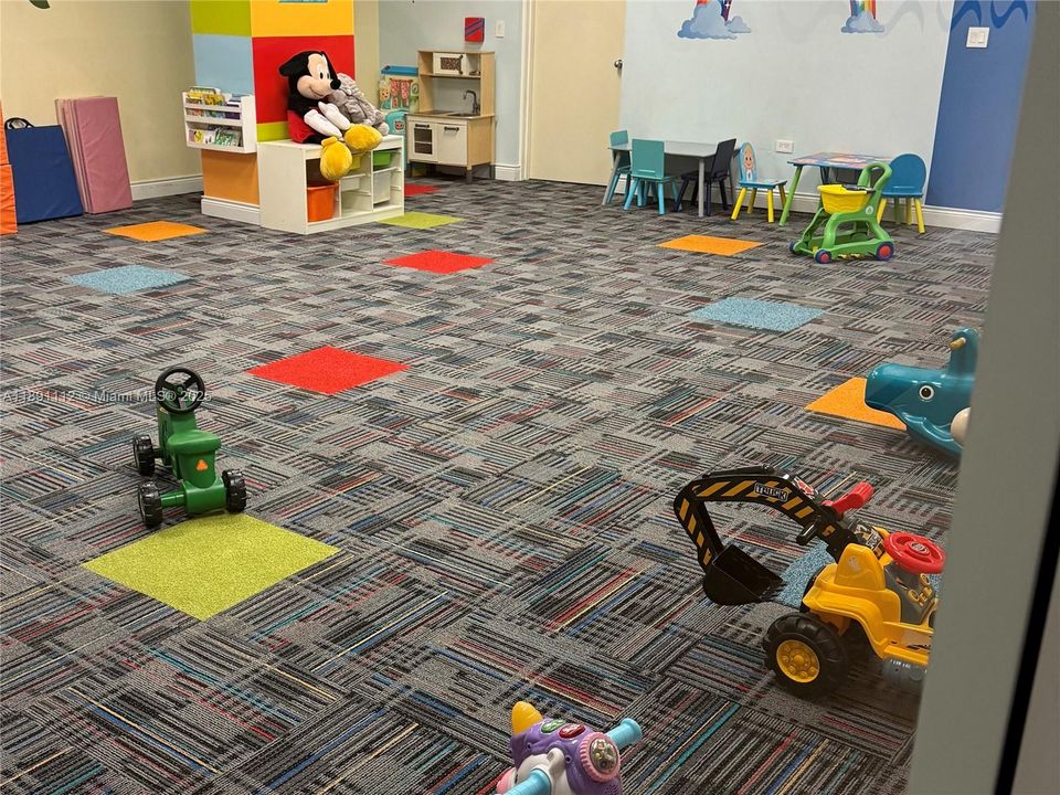 待售: $550,000 (1 贝兹, 1 浴室, 863 平方英尺)