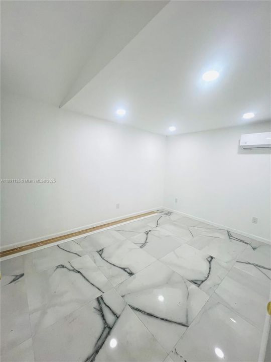 最近租的: $1,600 (1 贝兹, 1 浴室, 1334 平方英尺)