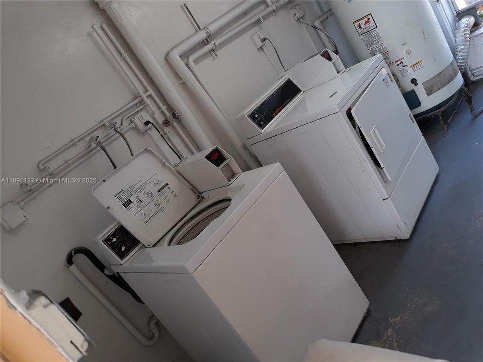 合同活跃: $1,750 (1 贝兹, 1 浴室, 800 平方英尺)