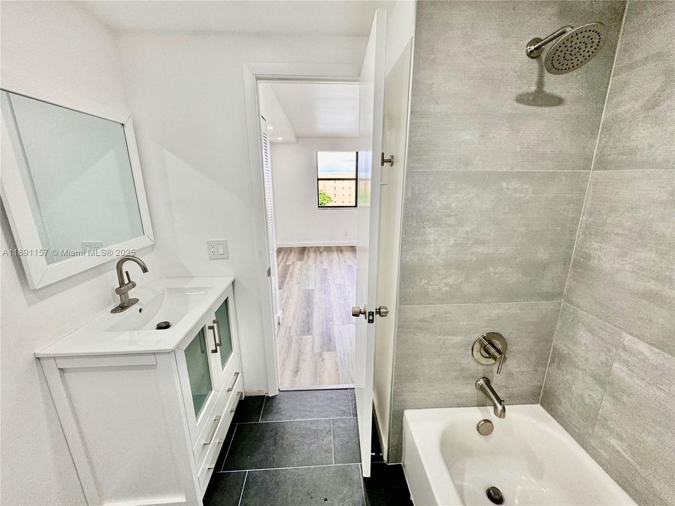 Primary Bathroom with tub/shower combo