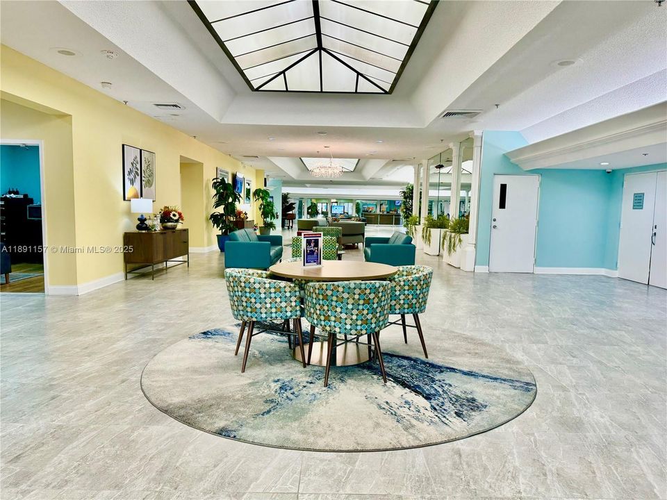 合同活跃: $127,000 (2 贝兹, 1 浴室, 793 平方英尺)