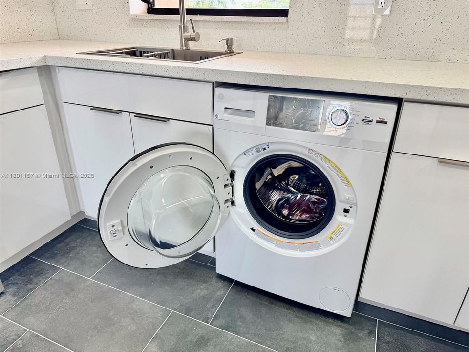 Washer/Dryer Combo in the kitchen.  No Dishwasher.