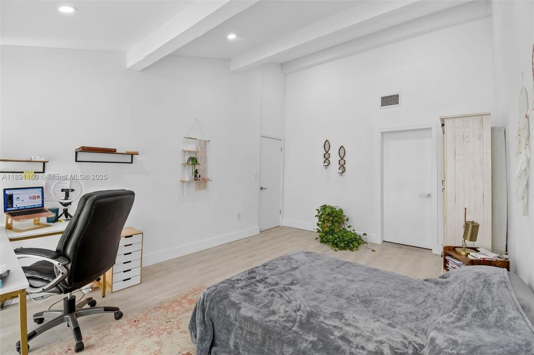 For Sale: $499,000 (3 beds, 2 baths, 1688 Square Feet)