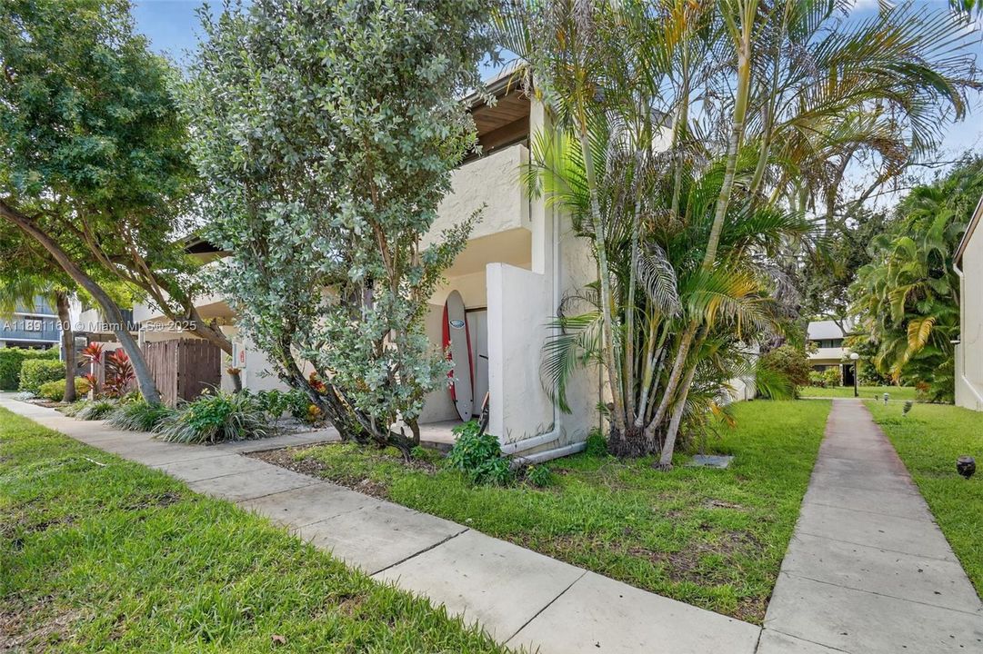 For Sale: $499,000 (3 beds, 2 baths, 1688 Square Feet)