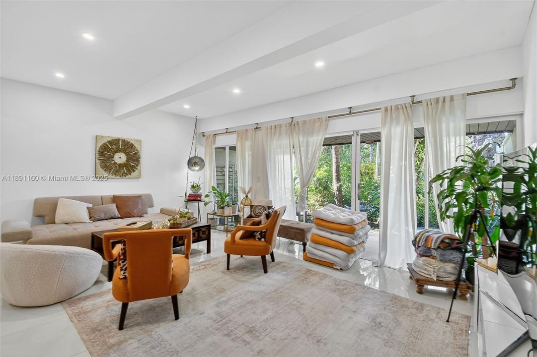 For Sale: $499,000 (3 beds, 2 baths, 1688 Square Feet)