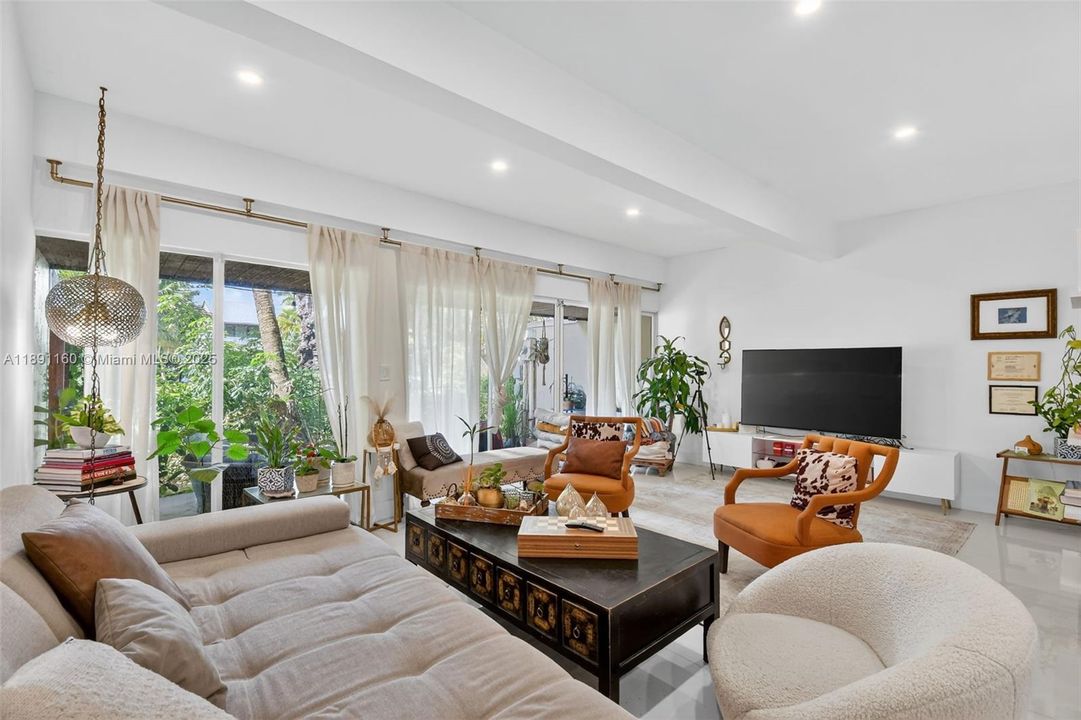 For Sale: $499,000 (3 beds, 2 baths, 1688 Square Feet)