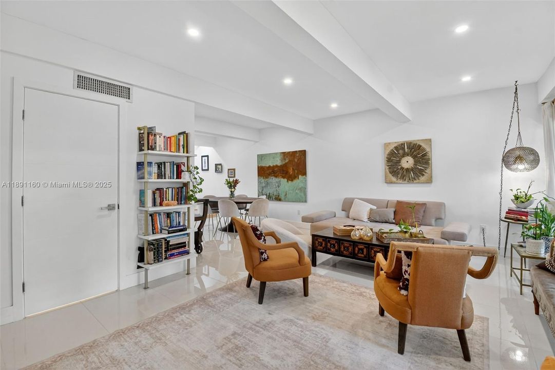 For Sale: $499,000 (3 beds, 2 baths, 1688 Square Feet)