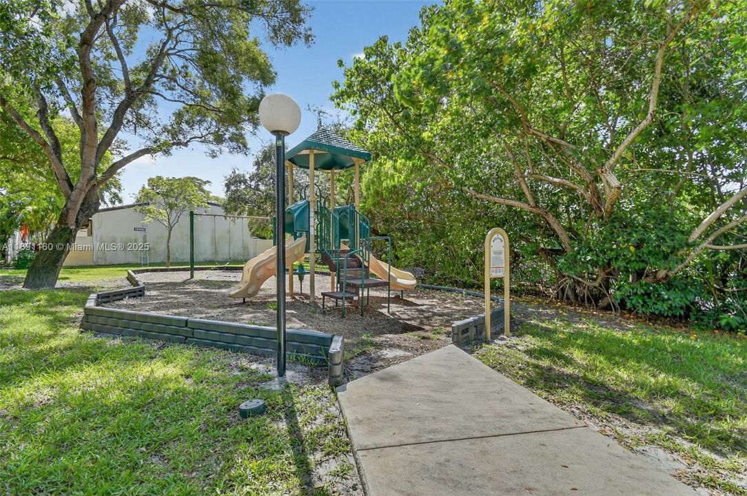 For Sale: $499,000 (3 beds, 2 baths, 1688 Square Feet)