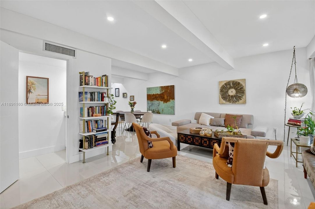 For Sale: $499,000 (3 beds, 2 baths, 1688 Square Feet)