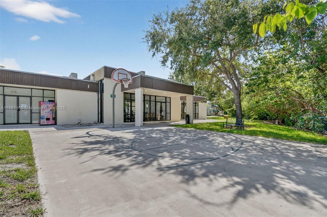 For Sale: $499,000 (3 beds, 2 baths, 1688 Square Feet)