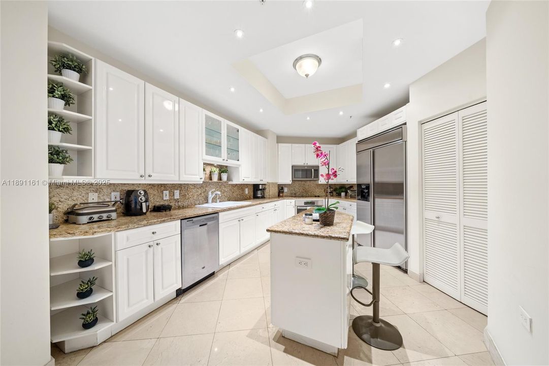 For Rent: $10,000 (3 beds, 2 baths, 1855 Square Feet)