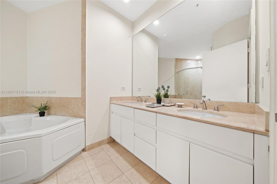 For Rent: $10,000 (3 beds, 2 baths, 1855 Square Feet)