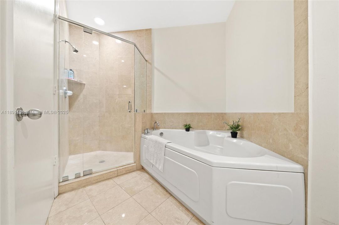 For Rent: $10,000 (3 beds, 2 baths, 1855 Square Feet)